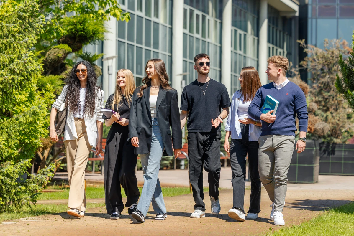 WSPiA Rzeszowska Szkoła Wyższa 11