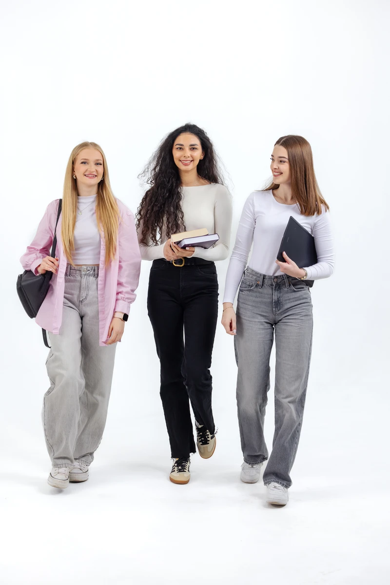 WSPiA Rzeszowska Szkoła Wyższa   21